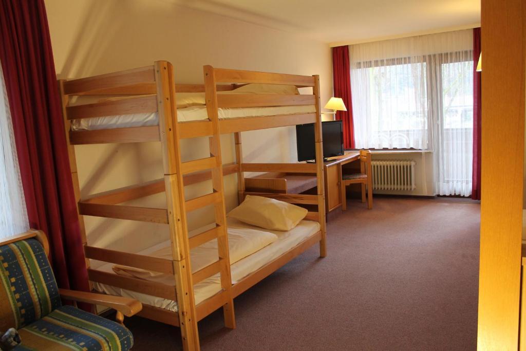 Action Forest Hotel - Kletterwald - Lasertag - Naehe Badeparadies Titisee-Neustadt Ruang foto